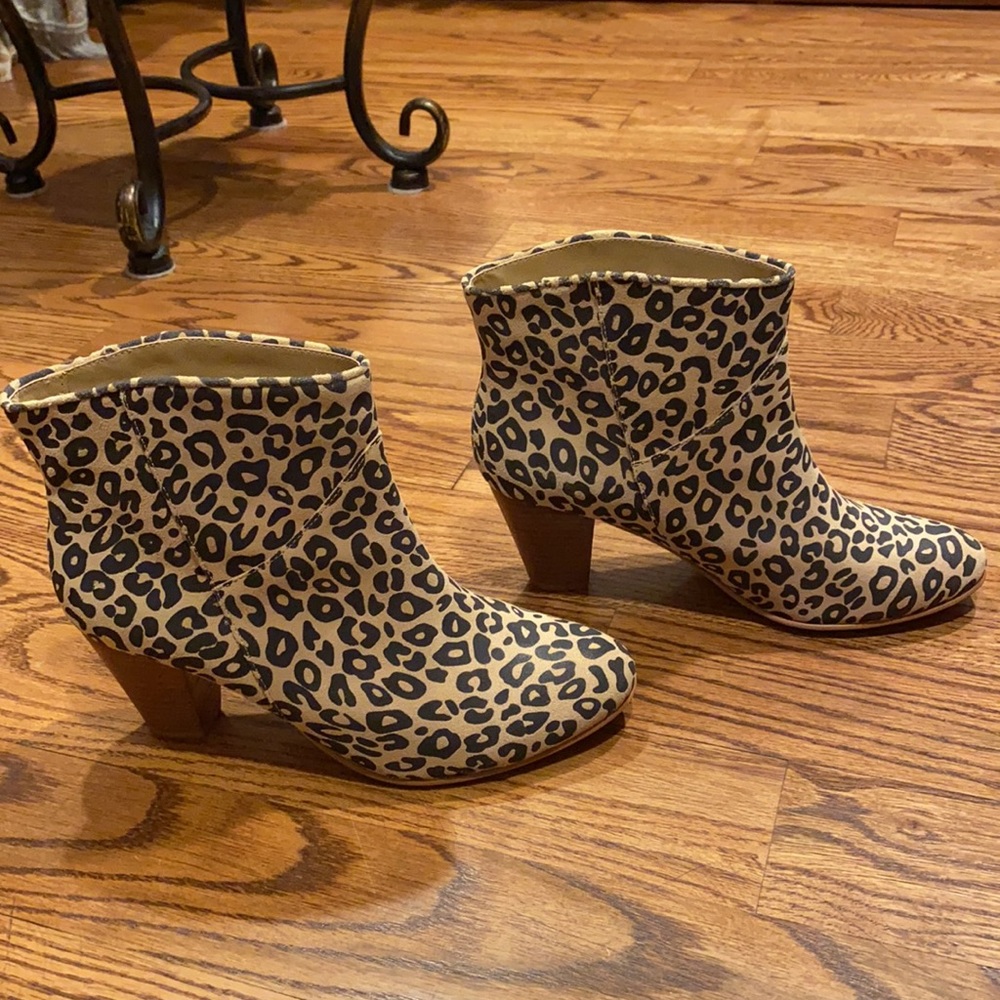 Brand new super cute leopard booties! Size 7.5